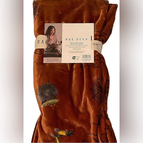 NWT RAE DUNN HALLOWEEN SEASONAL SOFT PLUSH THROW BLANKET 50x70 HOCUS POCUS - Picture 1 of 4